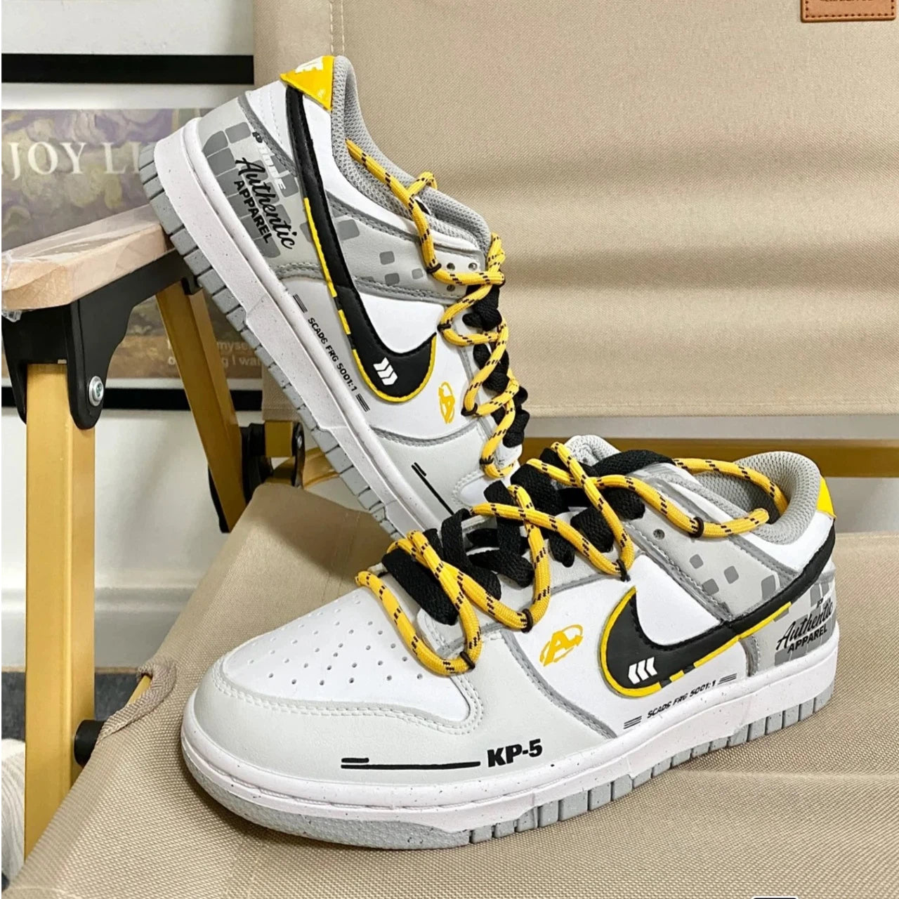 Nike Geometric Street